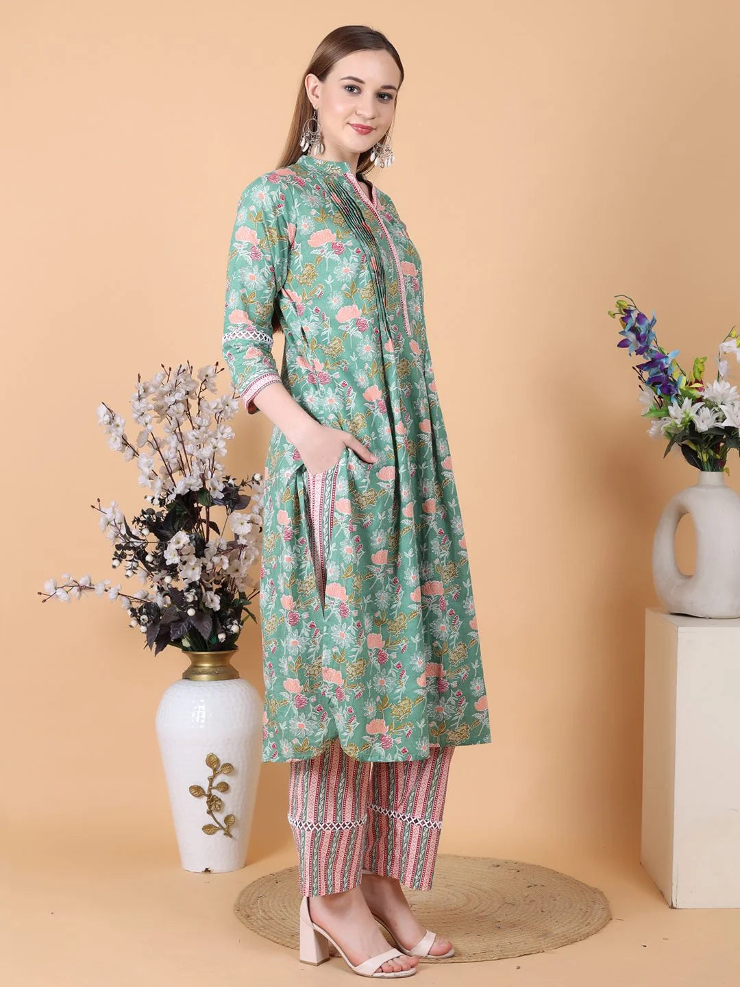 Mint Green side main Pose