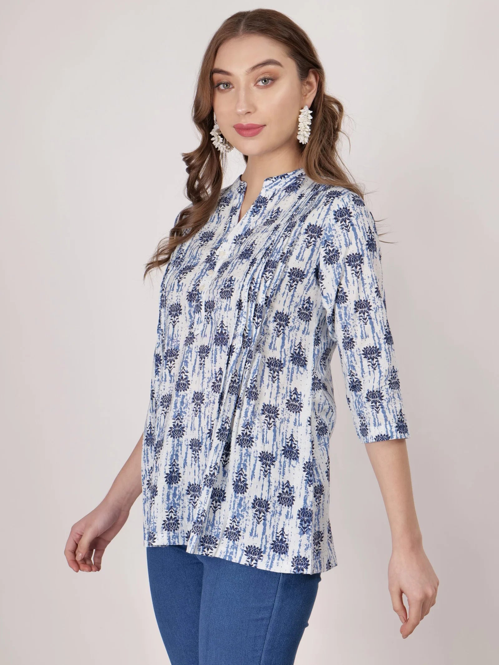 Indigo Lotus Print Short Kurta Side Pose 2
