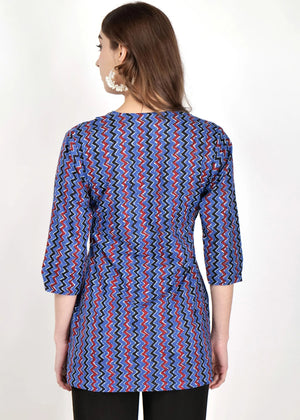 Safari Red Blue Back Pose