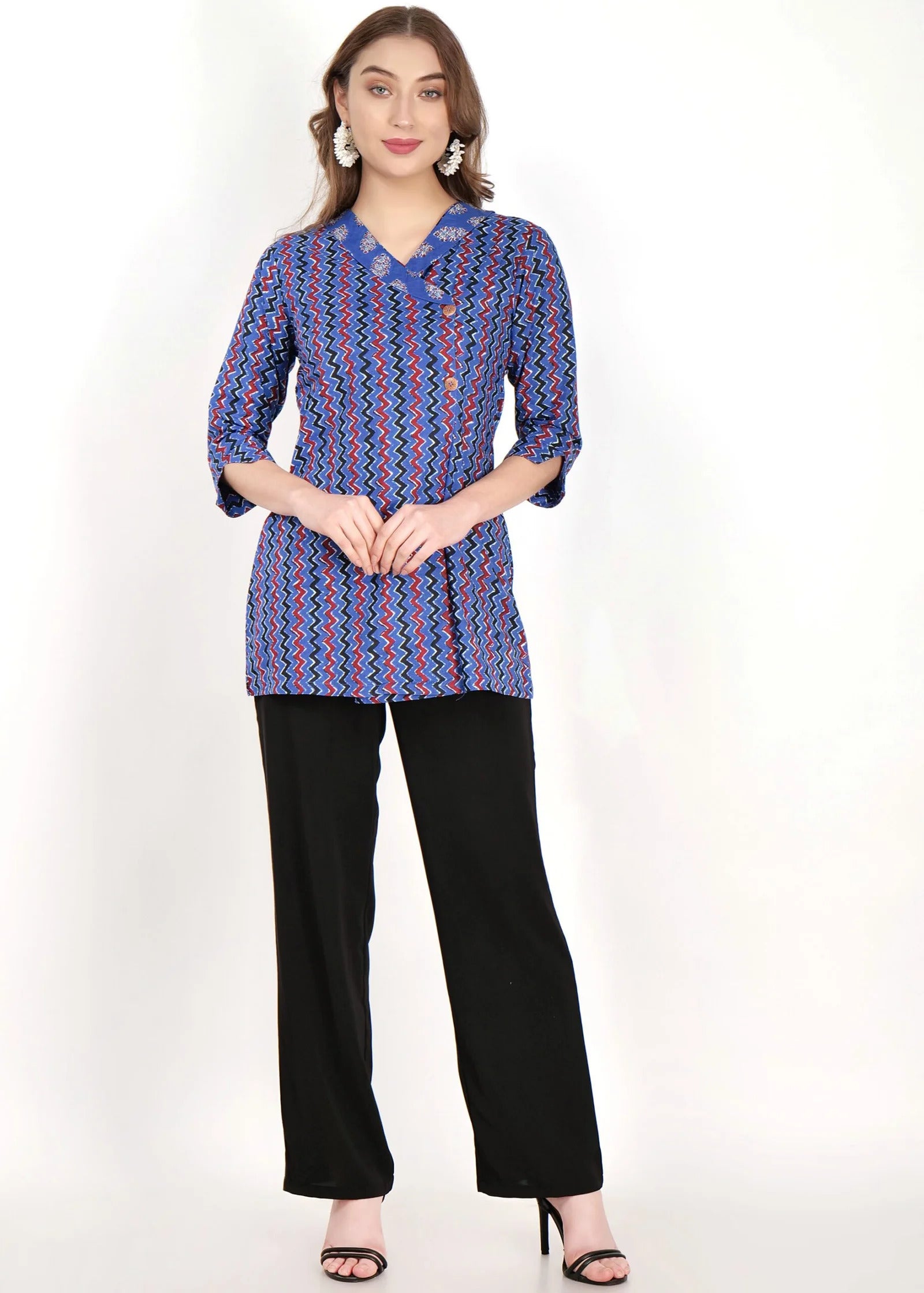 Safari Red Blue Front Pose