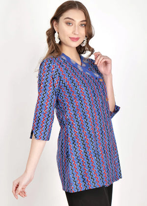 Safari Red Blue Side Pose 2