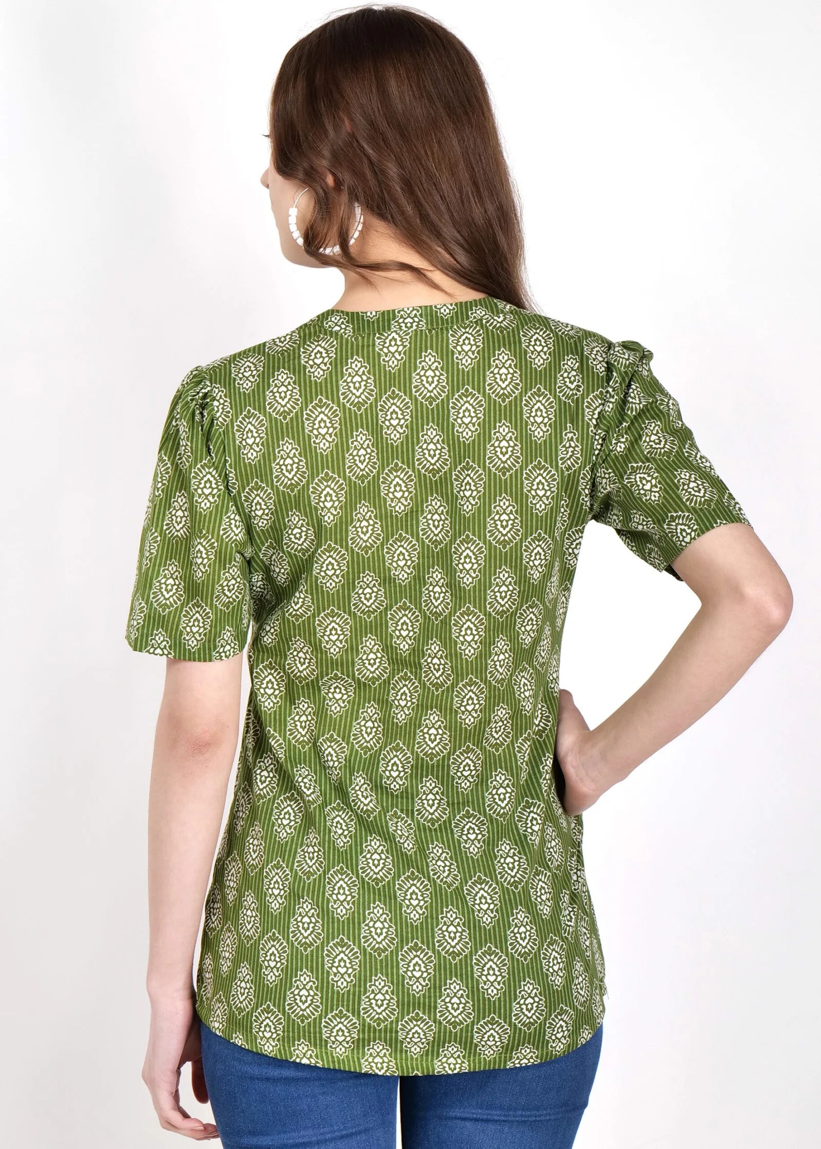 Green Box Style back pose