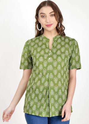 Green Box Style Front Close Up Pose