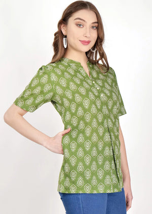 Green Box Style Side Pose 2