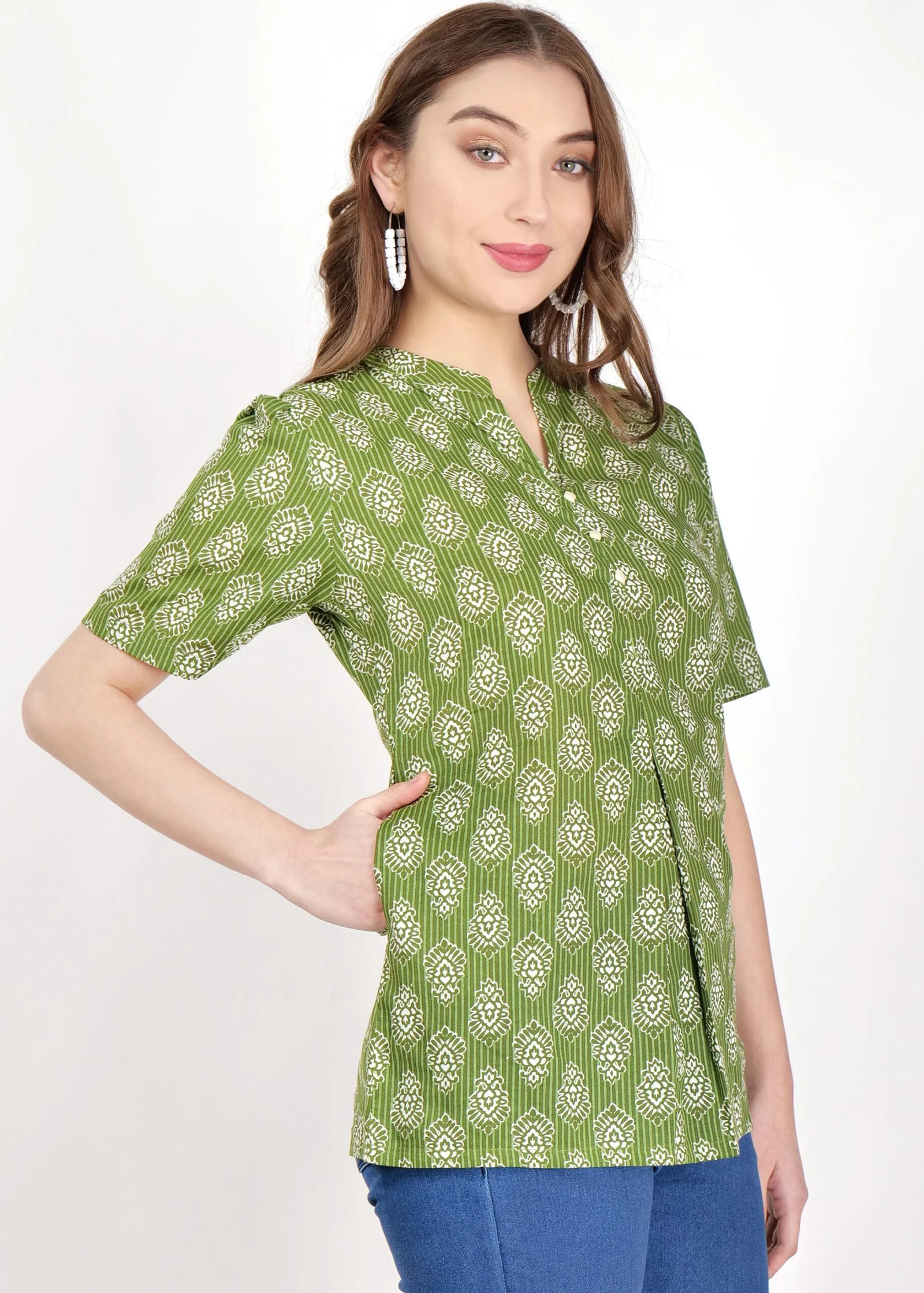 Green Box Style Side Pose 2